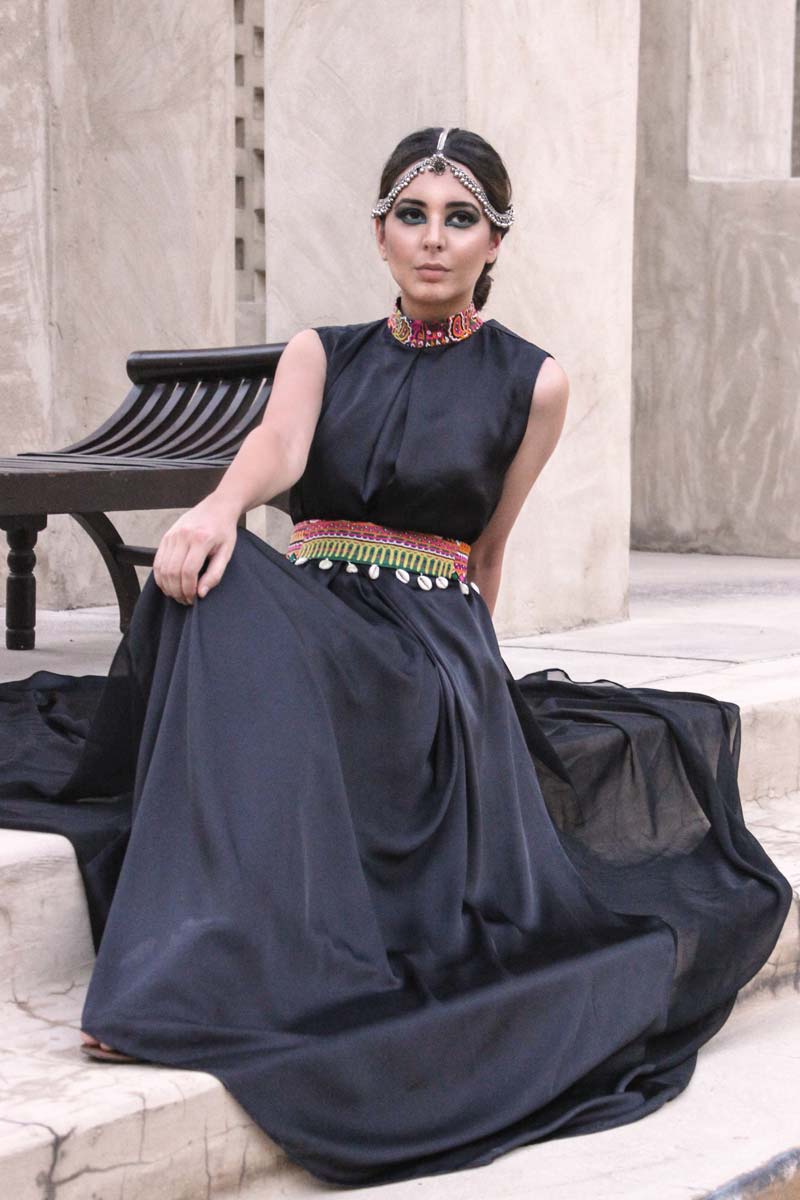 Reti | Embroidered High-neck and Belted Gown